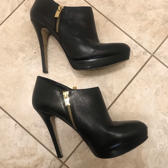 Michael Kors Ankle bootie with gold zip detail - Picture 2 of 6
